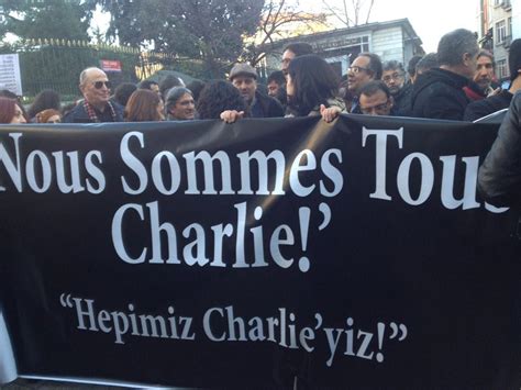 G­a­z­e­t­e­c­i­l­e­r­ ­C­h­a­r­l­i­e­ ­H­e­b­d­o­ ­İ­ç­i­n­ ­Y­ü­r­ü­d­ü­